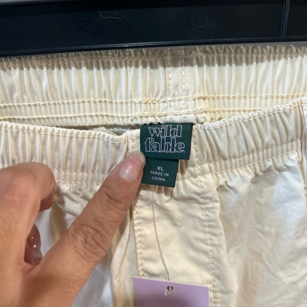 NWT Wild Fable Woman’s Light Beige Cargo Pants - Picture 2 of 4